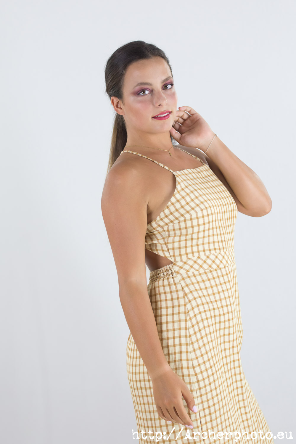 Patricia in a yellow dress, by Archerphoto, professional photographer in Spain