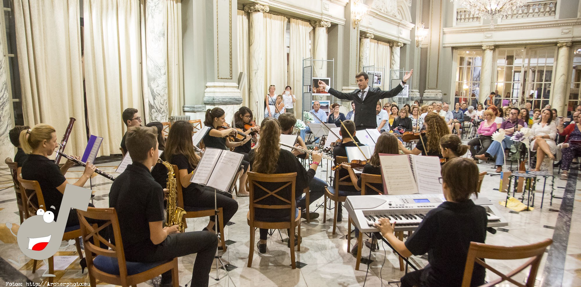 Scordae, orquesta sinfónica infantil en el Ayuntamiento de Valencia por Archerphoto, fotógrafo profesional